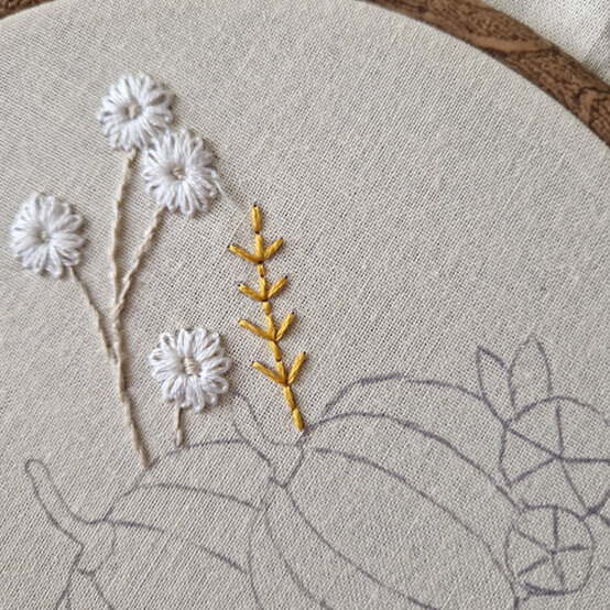 idea%5Fautumn%2Dembroidery%2Dprojects%2Dto%2Dtry%2Dhoop%5Fstep%2D29.jpg?sw=554&q=85