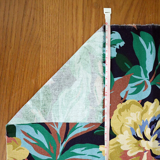 how-to-make-a-seat-cushion_step-2.jpg?sw=554&q=85