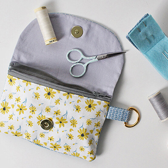 cricur-maker-sewing-case_sq.jpg?sw=554&q=85