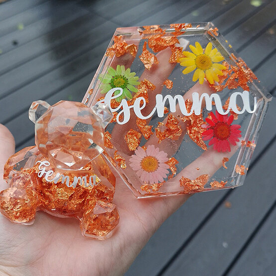 artisan-chloe-penhallurick-resin-rose-gold-leaf-coaster-bear.jpg?sw=554&q=85