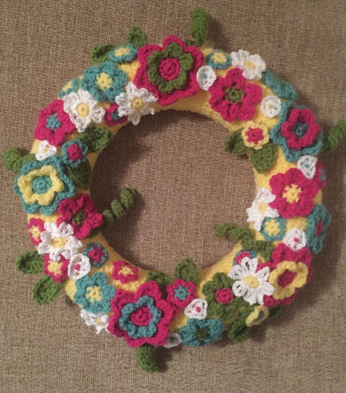 How to Make a Crochet Flower Wreath | Hobbycraft