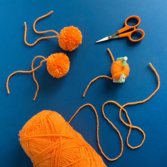 KnottedFabricPom-PomBunting_Step5.jpg?sw=554&q=85