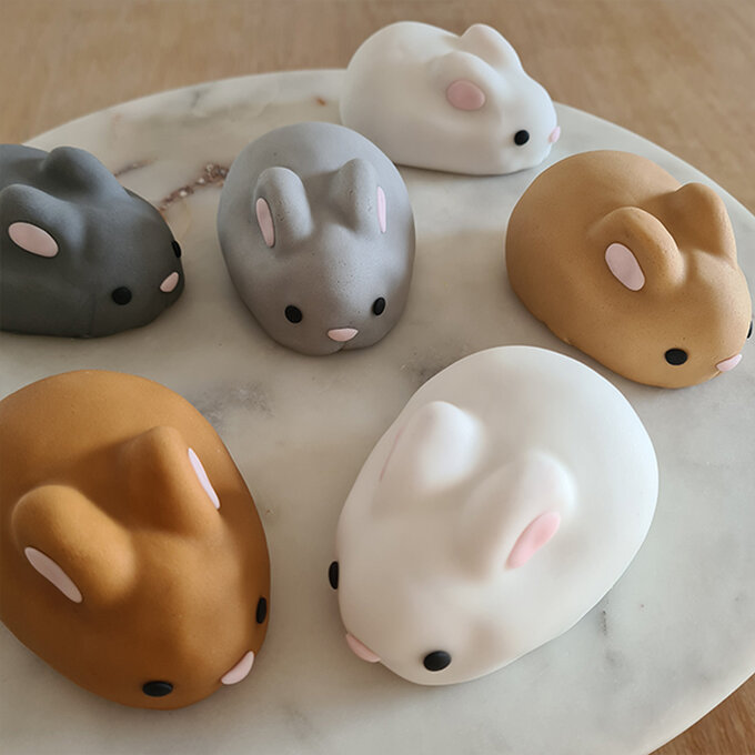 Idea_how-to-make-bunny-mini-cakes_step4c.jpg?sw=680&q=85