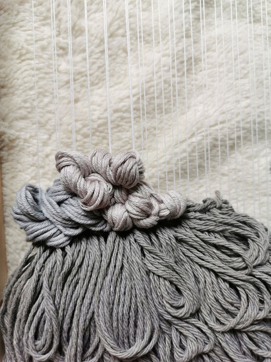 christmassceneweaving_step-14_4.jpg?sw=554&q=85