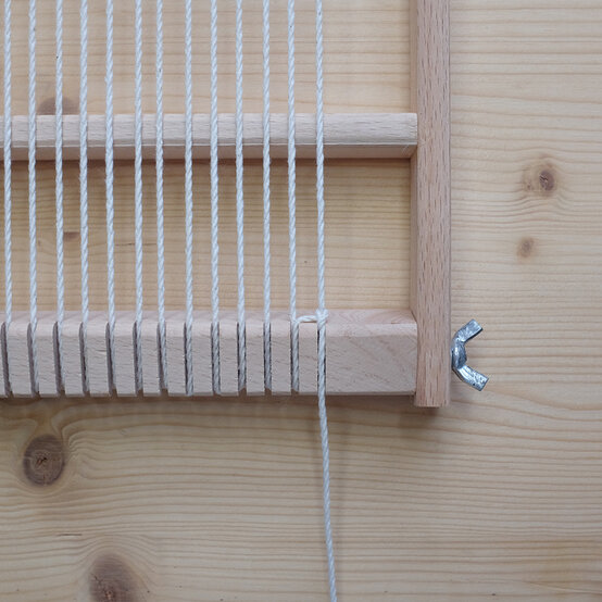 how_to_make_-a_floral_weave_03.jpg?sw=554&q=85