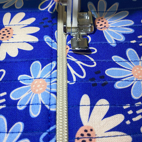 how-to-sew-a-quilted-makeup-bag_step10b.jpg?sw=554&q=85