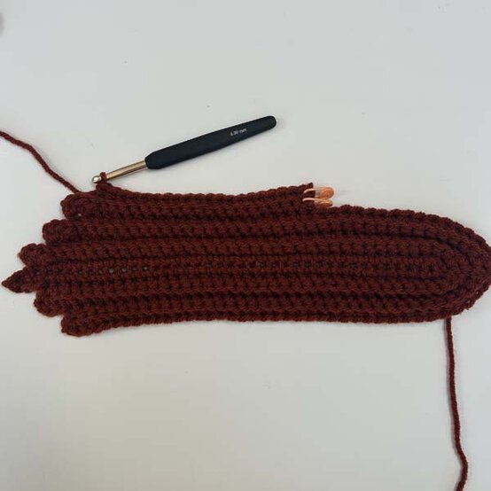 ideas%5Fhow%2Dto%2Dcrochet%2Da%2Dleaf%2Dcushion%5Fstep%2D1d.jpg?sw=554&q=85