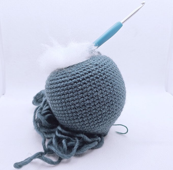 how-to-crochet-squash_Acorn%20squash%202%20-%20stuffing.jpg?sw=680&q=85