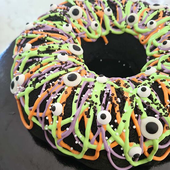 How to Decorate a Halloween Bundt Cake Hobbycraft