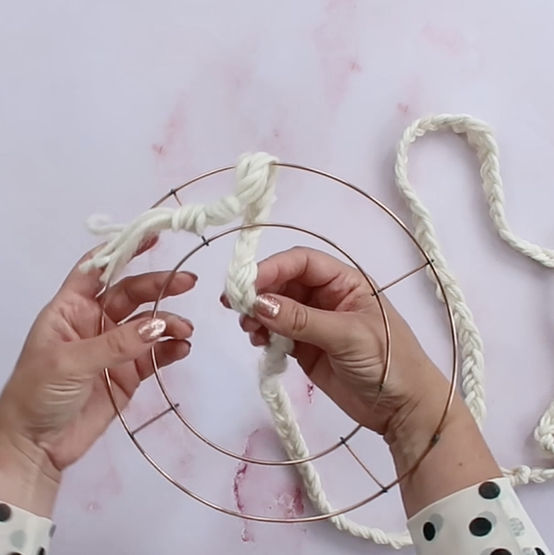 how_to_make_natural_tree_decs_wreath-4.png?sw=554&q=85