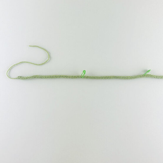 How-to-Knit-a-Christmas-Tree-Garland_make2.jpg?sw=554&q=85