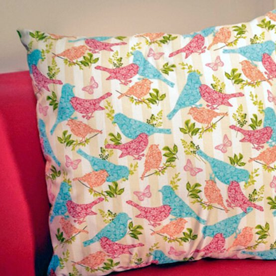 25-things-to-sew-zip-free-cushion.jpg?sw=554&q=85