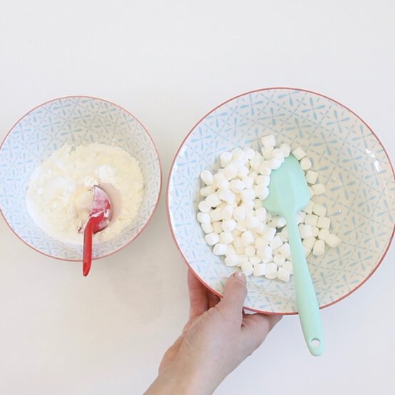 edible-slime-step-2.jpg?sw=554&q=85