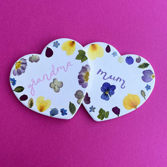 ideas_pressed-flower-gift-ideas-for-mothers-day_coasters-4.jpg?sw=554&q=85