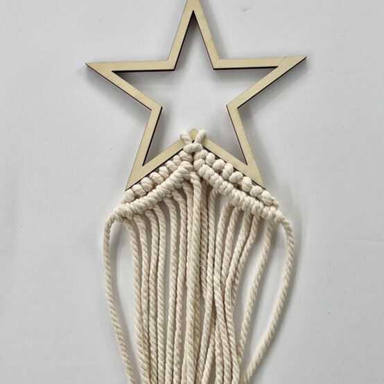 idea%5Fmacrame%2Dchristmas%2Dtrees%5Fstep3.jpg?sw=554&q=85