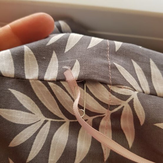 fabric_drawstring_bags_ribbon_step_8.jpg?sw=554&q=85