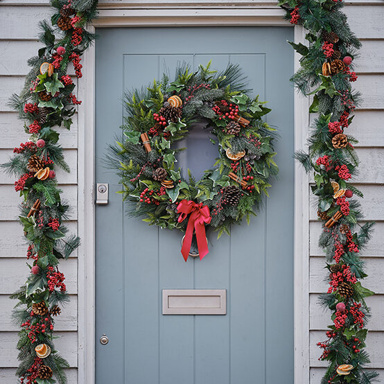wreath-1b.jpg?sw=554&q=85