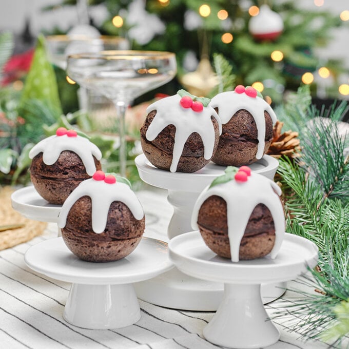 how-to-make-christmas-pudding-cakeshero.jpg?sw=680&q=85