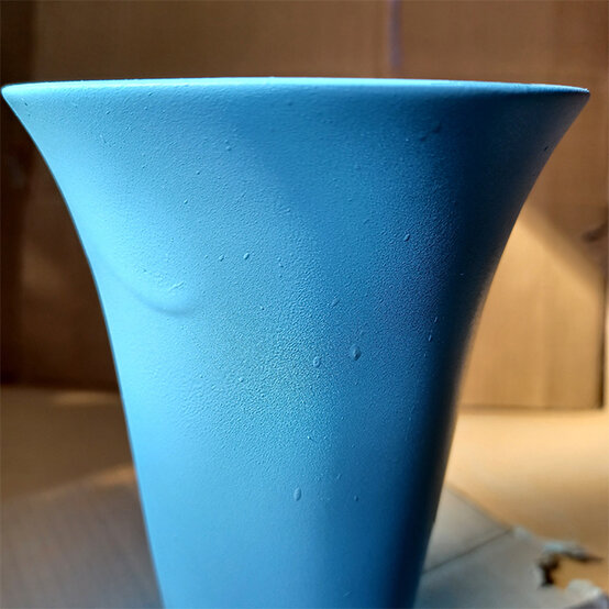 Montana%20Spray%20Paint%20Vase_Step3c.jpg?sw=554&q=85