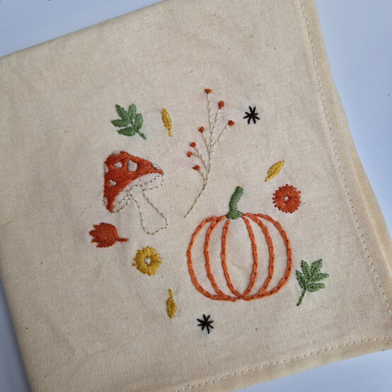 idea%5Fautumn%2Dembroidery%2Dprojects%2Dto%2Dtry%2Dnapkin%5Fstep%2D02.jpg?sw=554&q=85