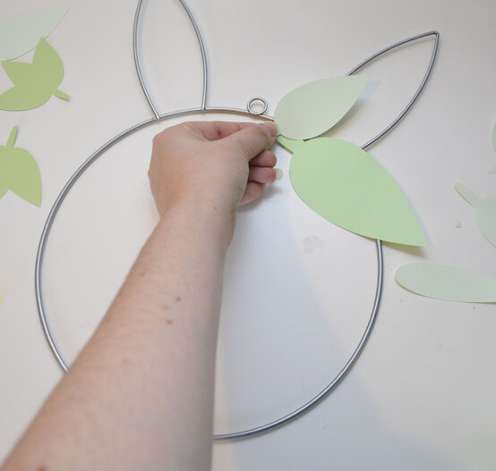 cricut_how_to_create_a_floral_bunny_wreath_step10.jpg?sw=554&q=85