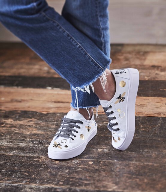 personalised-bee-shoes_hero.jpg?sw=554&q=85