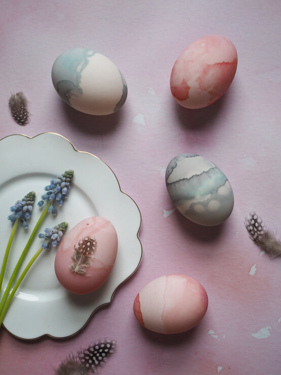 6_easter_egg_decorating_ideas_food_colouring.jpg?sw=554&q=85