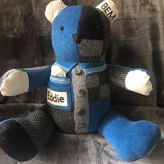 artisan-sue-gardiner-memory-bear.jpg?sw=554&q=85