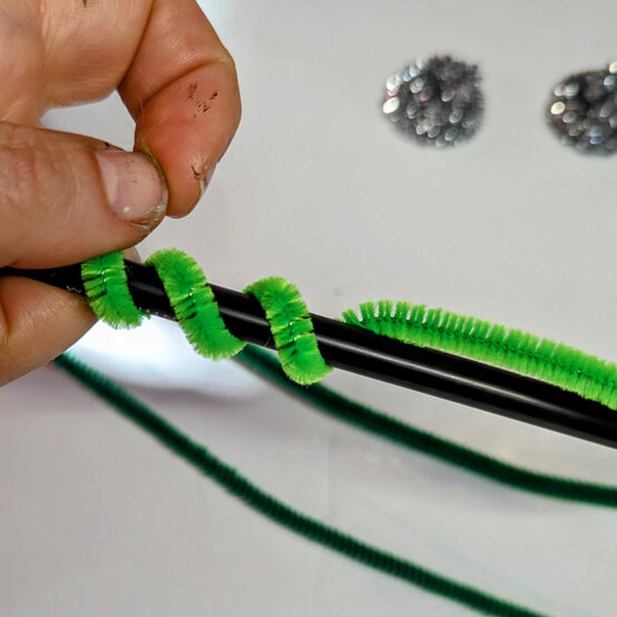 idea_halloween-glass-lanterns-pumpkin_step5a.jpg?sw=554&q=85