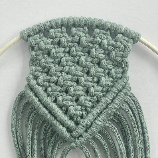 How%2Dto%2DMake%2Da%2DMacrame%2DFrame%5FOval%2Dstep4.jpg?sw=554&q=85