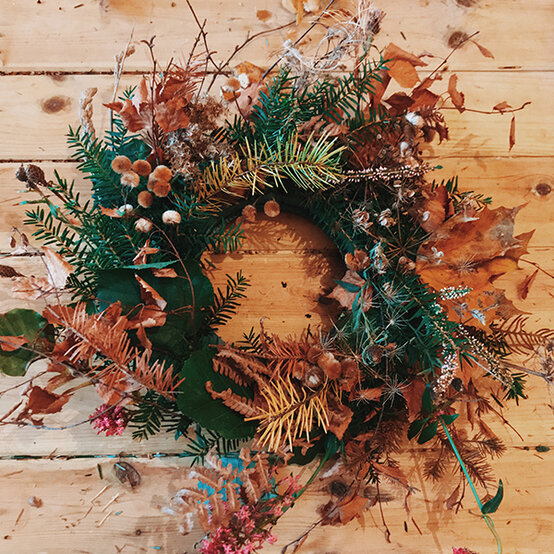 fresh-foraged-autumnal-wreath-7b.jpg?sw=554&q=85