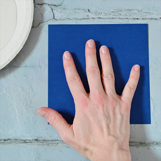 Idea_kids-christmas-cards-to-make_step1b.jpg?sw=554&q=85