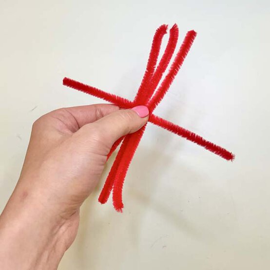 ideas%5Fhow%2Dto%2Dmake%2Dpipe%2Dcleaner%2Dand%2Dfelt%2Dflowers%5Ftulip%5F1.jpg?sw=554&q=85