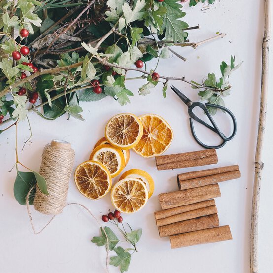 how_to_make_a_natural_festive_wall_hanging_step_1.jpg?sw=554&q=85