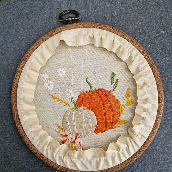 idea%5Fautumn%2Dembroidery%2Dprojects%2Dto%2Dtry%2Dhoop%5Fstep53.png?sw=554&q=85