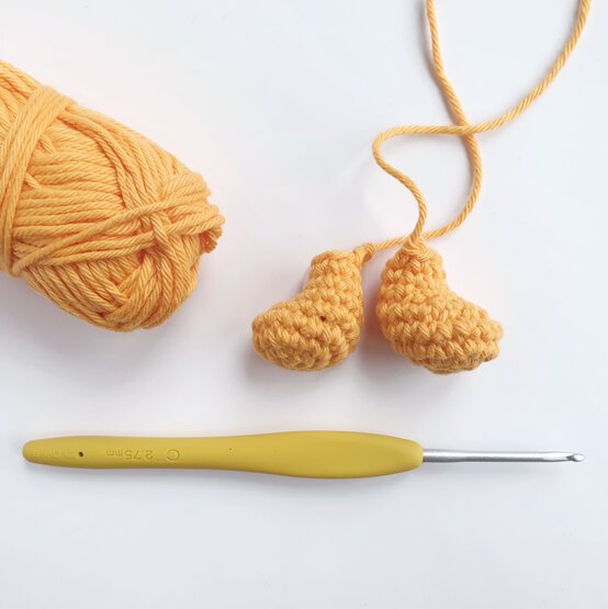 how_to_crochet_an_amigurumi_owl_feet_1.jpg.jpeg?sw=554&q=85