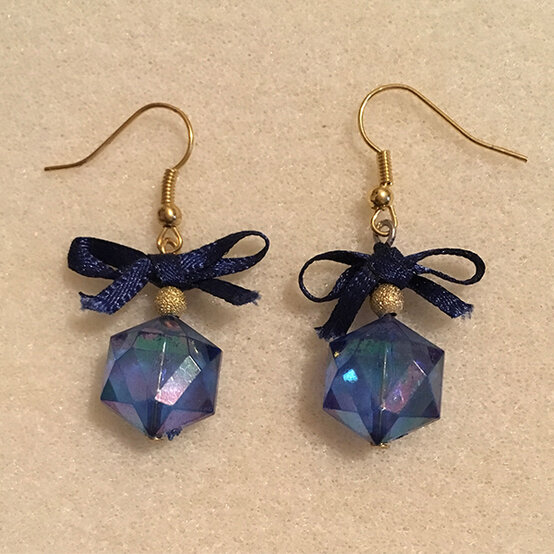 artisan-anna-stewart-dainty-bow-earrings.jpg?sw=554&q=85