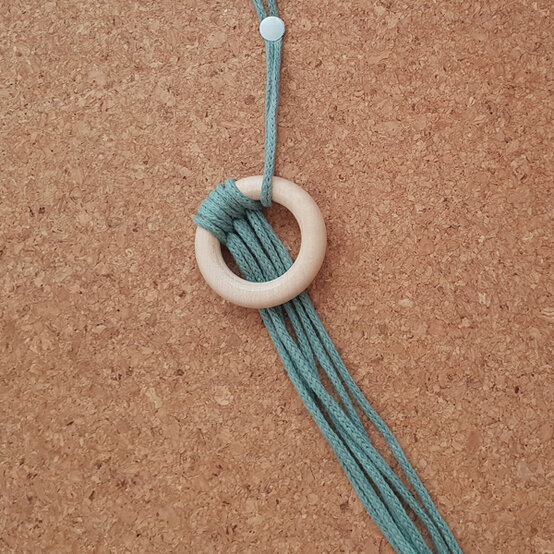 idea%5Fmacrame%2Dchristmas%2Dcrackers%2Dblue%5Fstep2b.jpg?sw=554&q=85