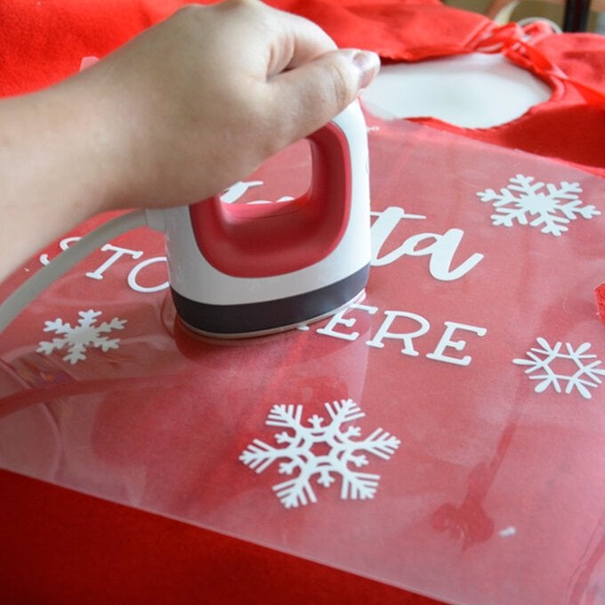 Idea_cricut-how-to-personalise-a-tree-skirt-with-smart-iron-on_step6b.jpg?sw=680&q=85