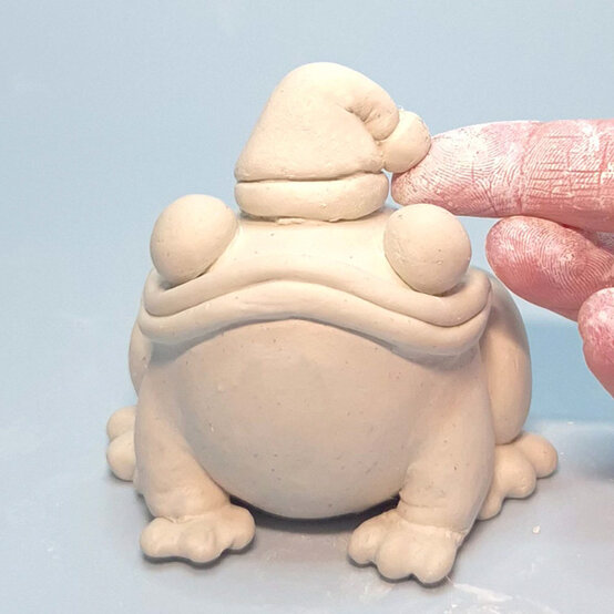 idea%5Fnovelty%2Dchristmas%2Ddecorations%2Dfrog%5Fstep%2D07.jpg?sw=554&q=85