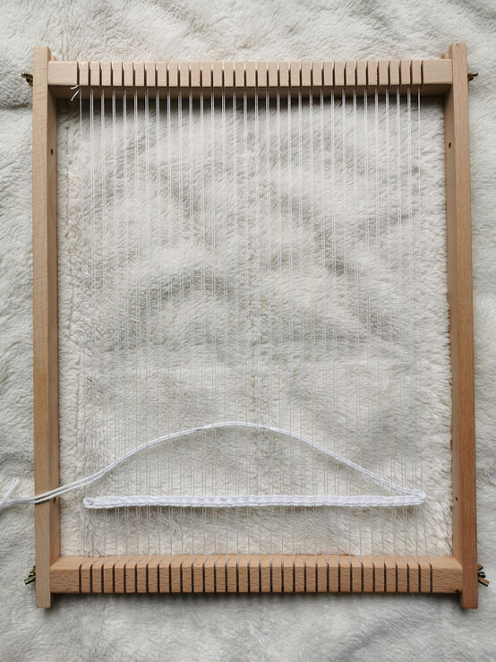 christmassceneweaving_step-4_4.jpg?sw=554&q=85