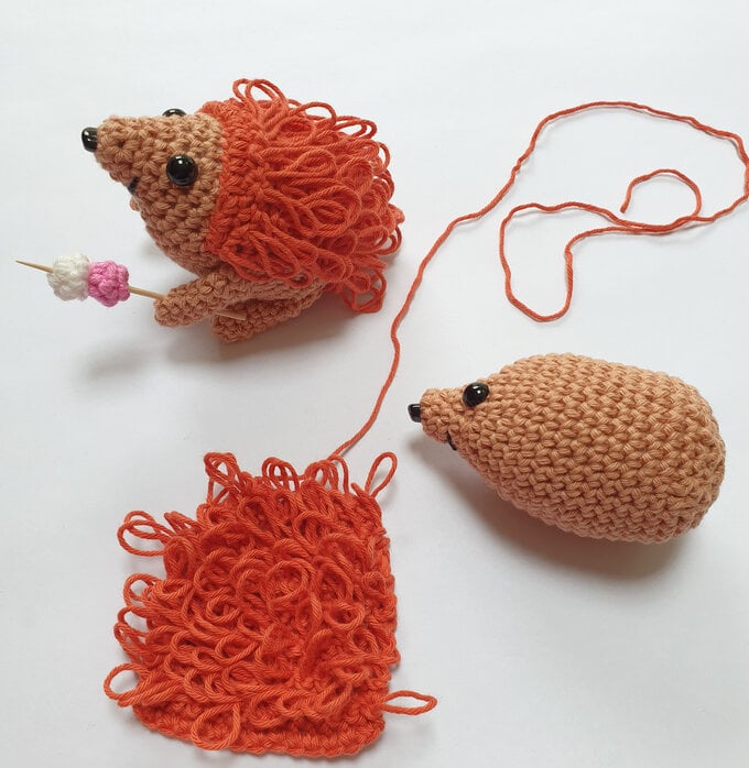 how-to-crochet-an-autumn-wreath-hedgehog-4.jpg?sw=680&q=85