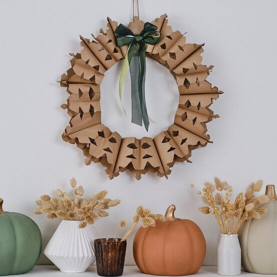 idea_autumn-crafts-you-need-to-make_sustainable.jpg?sw=554&q=85