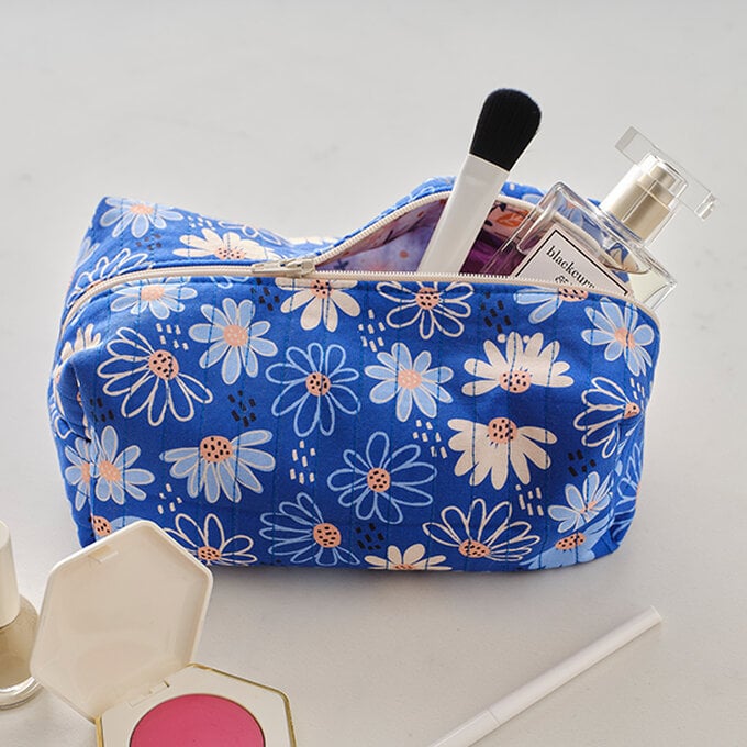 how-to-sew-a-quilted-makeup-bag_step21.jpg?sw=680&q=85