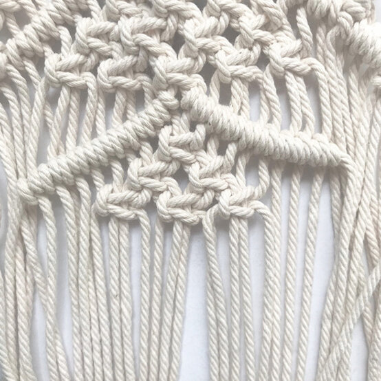 idea_macrame-large-christmas-tree_step25.jpg?sw=554&q=85