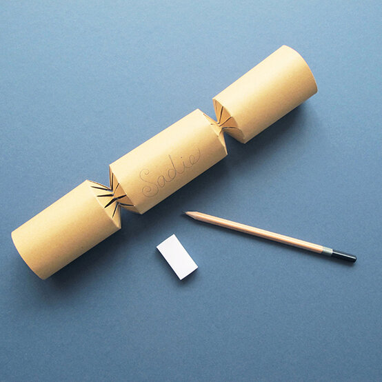 table-dec-cracker-1-b.jpg?sw=554&q=85