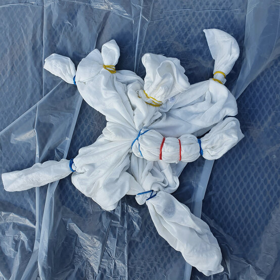 how_to_upcycle_your_wardrobe_with_tie_dye_step-1-dying.jpg?sw=554&q=85