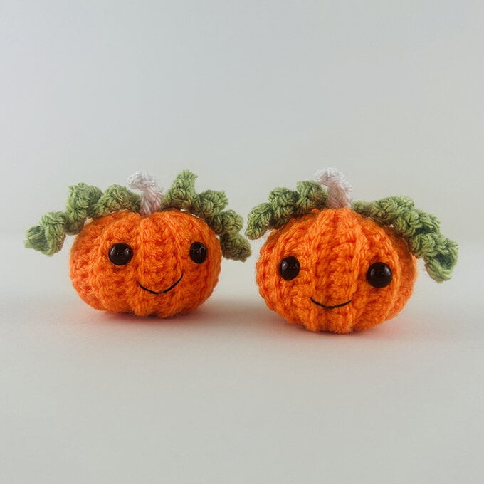 how-to-crochet-a-witches-hat-headband_pumpkin6.jpg?sw=680&q=85