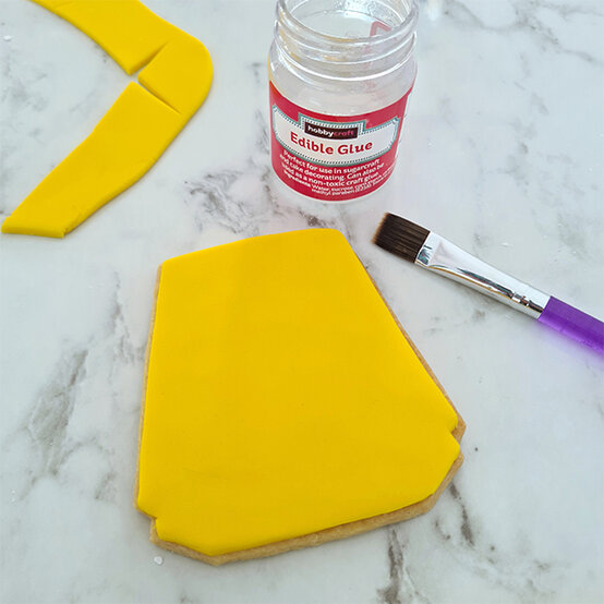 how-to-make-kilt-shortbread-biscuits_step-5c.jpg?sw=554&q=85