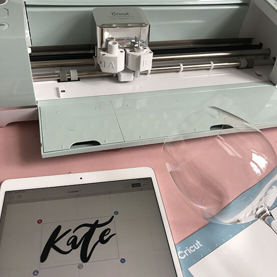 grass-bridesmaid-hamper-glass1-2.jpg?sw=554&q=85